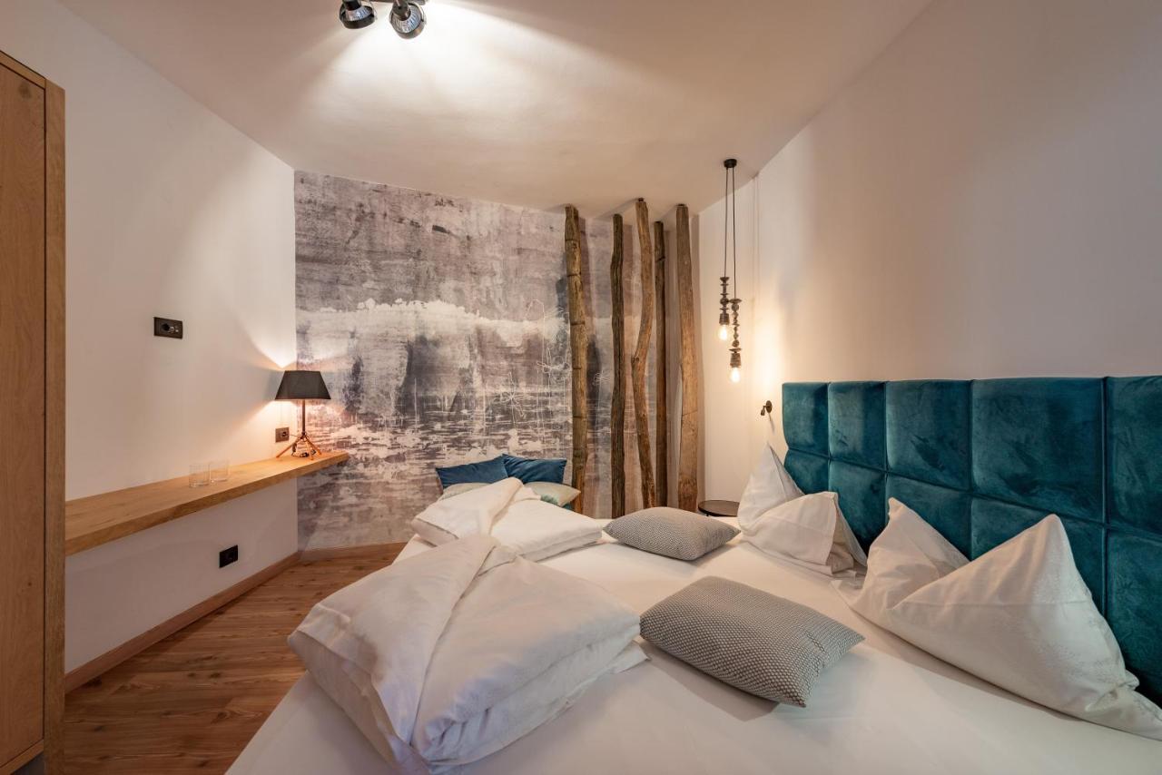 Hotel Goldene Traube Termeno Esterno foto