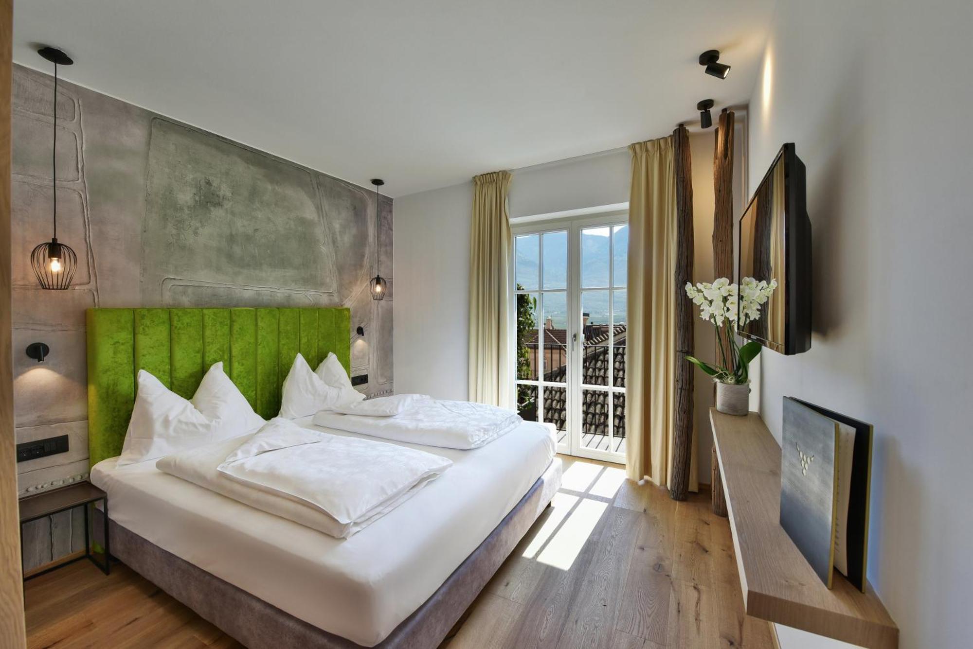 Hotel Goldene Traube Termeno Esterno foto