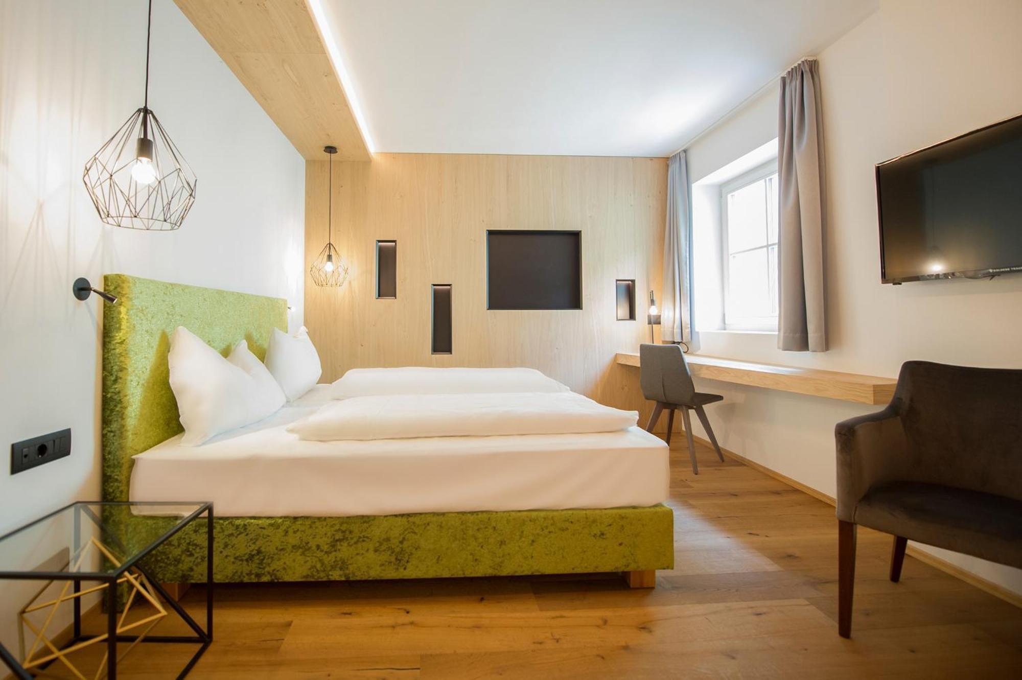 Hotel Goldene Traube Termeno Esterno foto