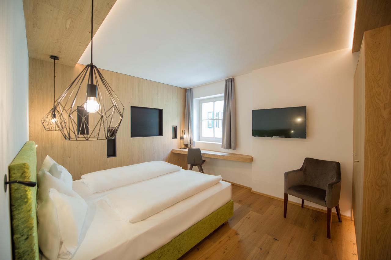 Hotel Goldene Traube Termeno Esterno foto